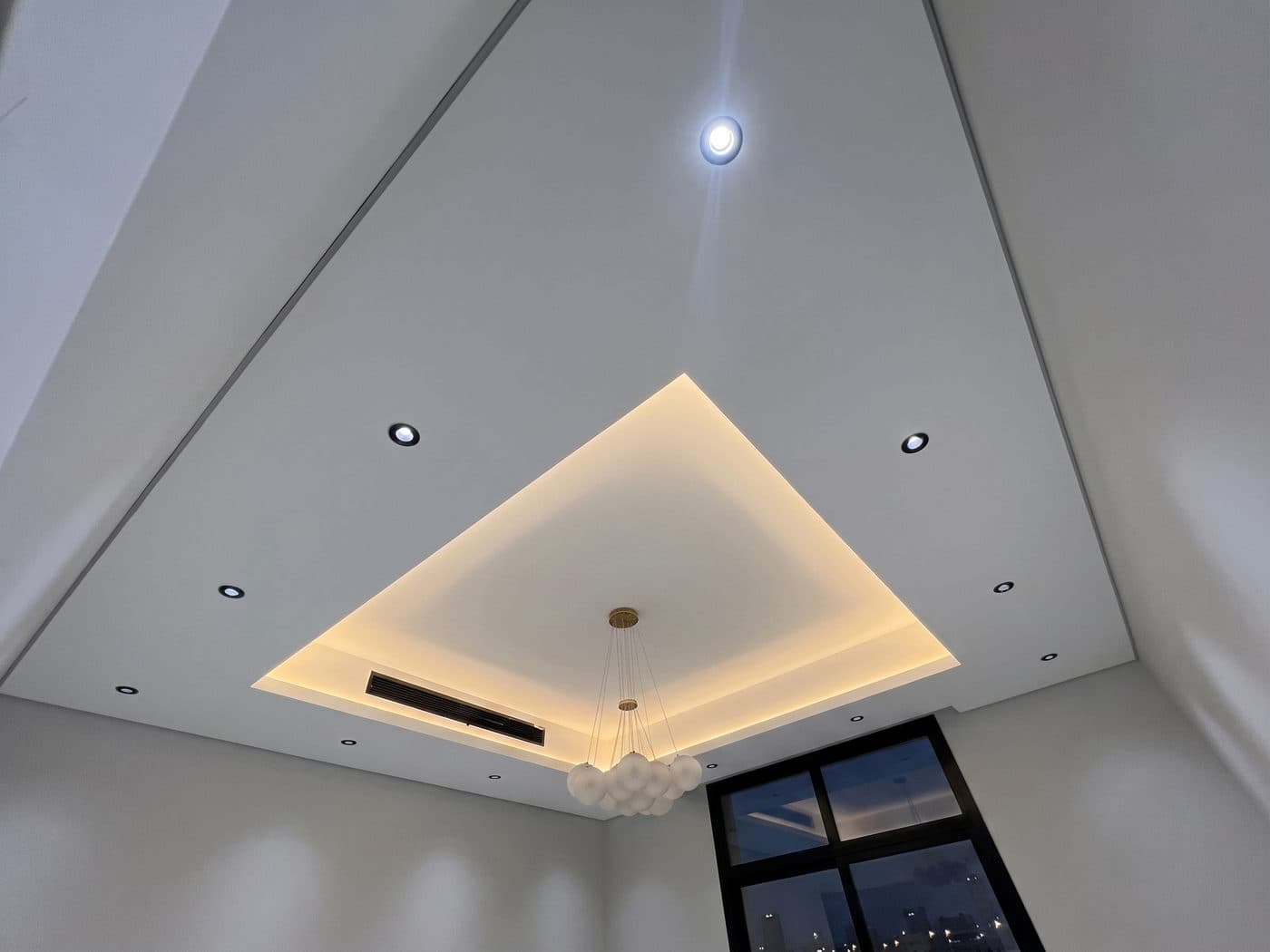 Close view of the ceiling's cove and the shadow gap along it